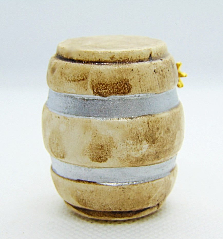 Botte di vino in polvere di pietra con presepe metallico