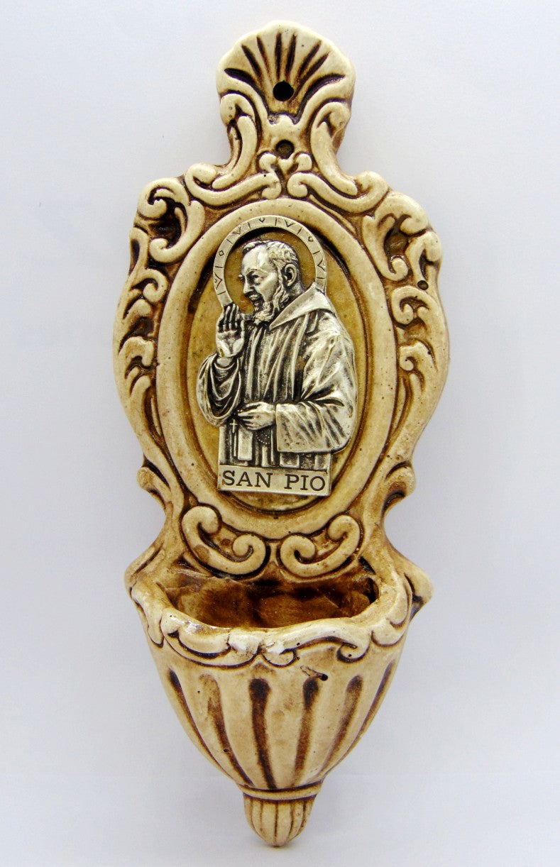Acquasantiera decorata  a mano con San Pio da Pietrelcina