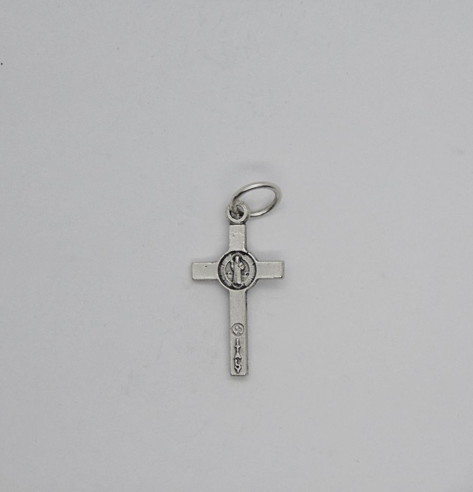 Ciondolo crocifisso piccolo con croce San Benedetto in metallo