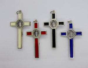 Medaglia crocifisso con smalto colorato e croce San Benedetto